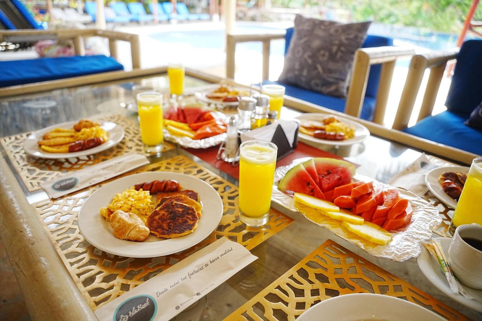 Isla Real Hotel 3*