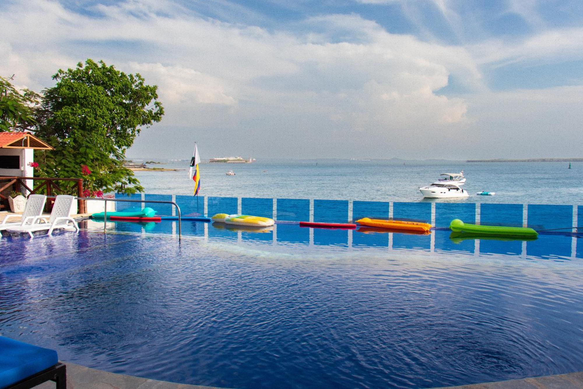 Isla Real Hotel